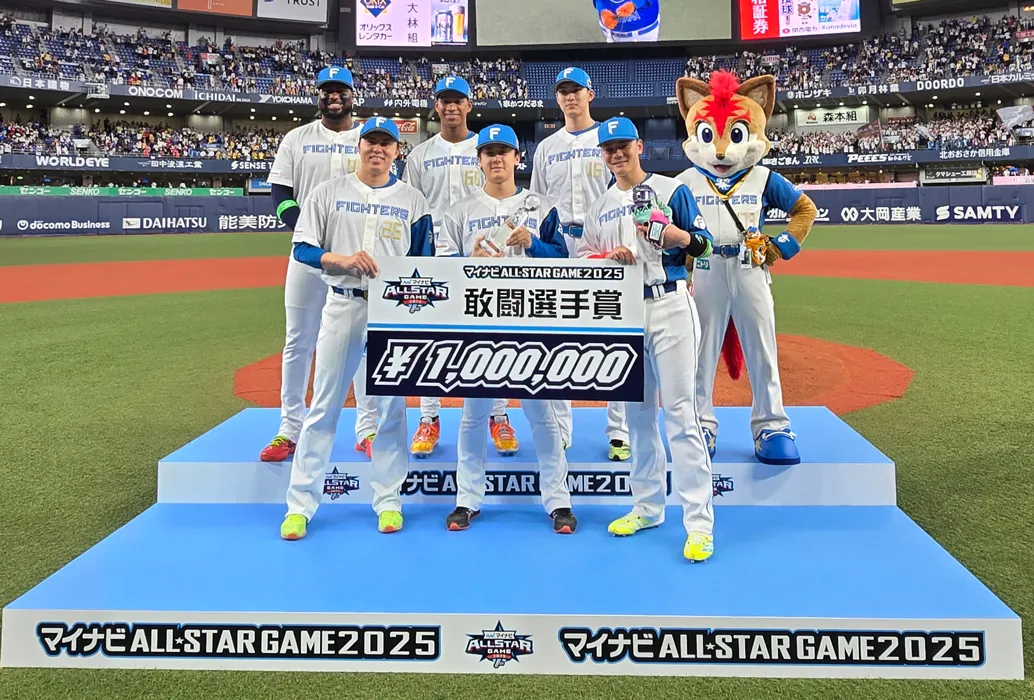 【思い出の1枚】「北山投手が敢闘選手賞を受賞!ファイターズのみんながとてもうれしそう!」(写真提供:フレップ)