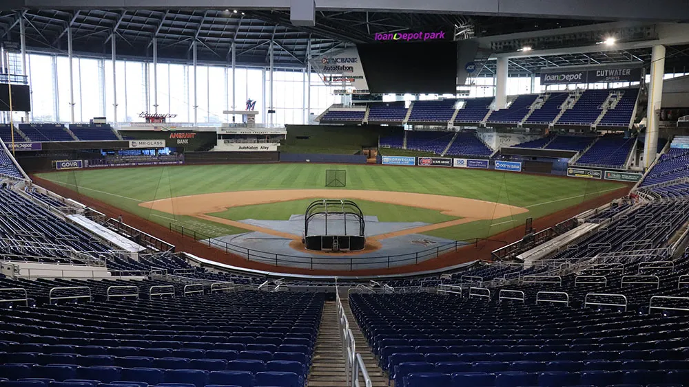 侍ジャパンがキューバ代表と戦う可能性があるマイアミにあるLoanDepot Park。マイアミには多くのキューバ出身者が暮らす © PLM