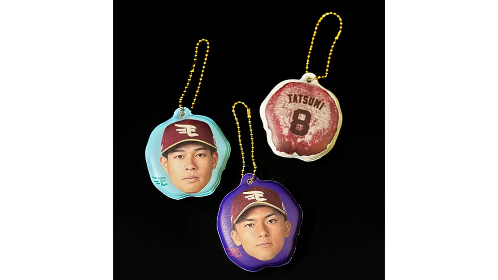 『本格和牛炭火焼き牛タンバッグチャーム』©Rakuten Eagles