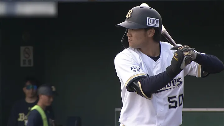 満塁弾放った山中稜真に注目　小川龍成もバットでアピール中