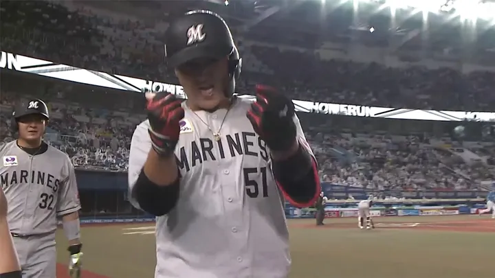 弾丸ライナー！　山口航輝が今季初本塁打となる2ラン