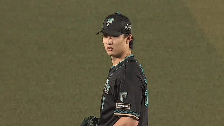 達孝太が8回1失点で今季初勝利　北海道日本ハムが連敗止める