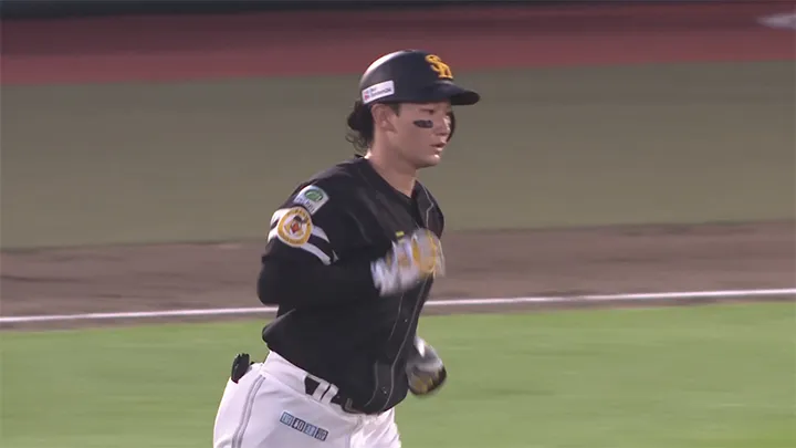 正木智也が先制16号2ラン　低弾道も「しっかり振れた結果がフェンスオーバーに」