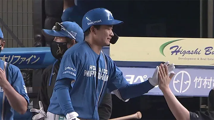 山縣秀の犠飛で8回表に勝ち越し! 山崎福也は移籍後初の救援勝利