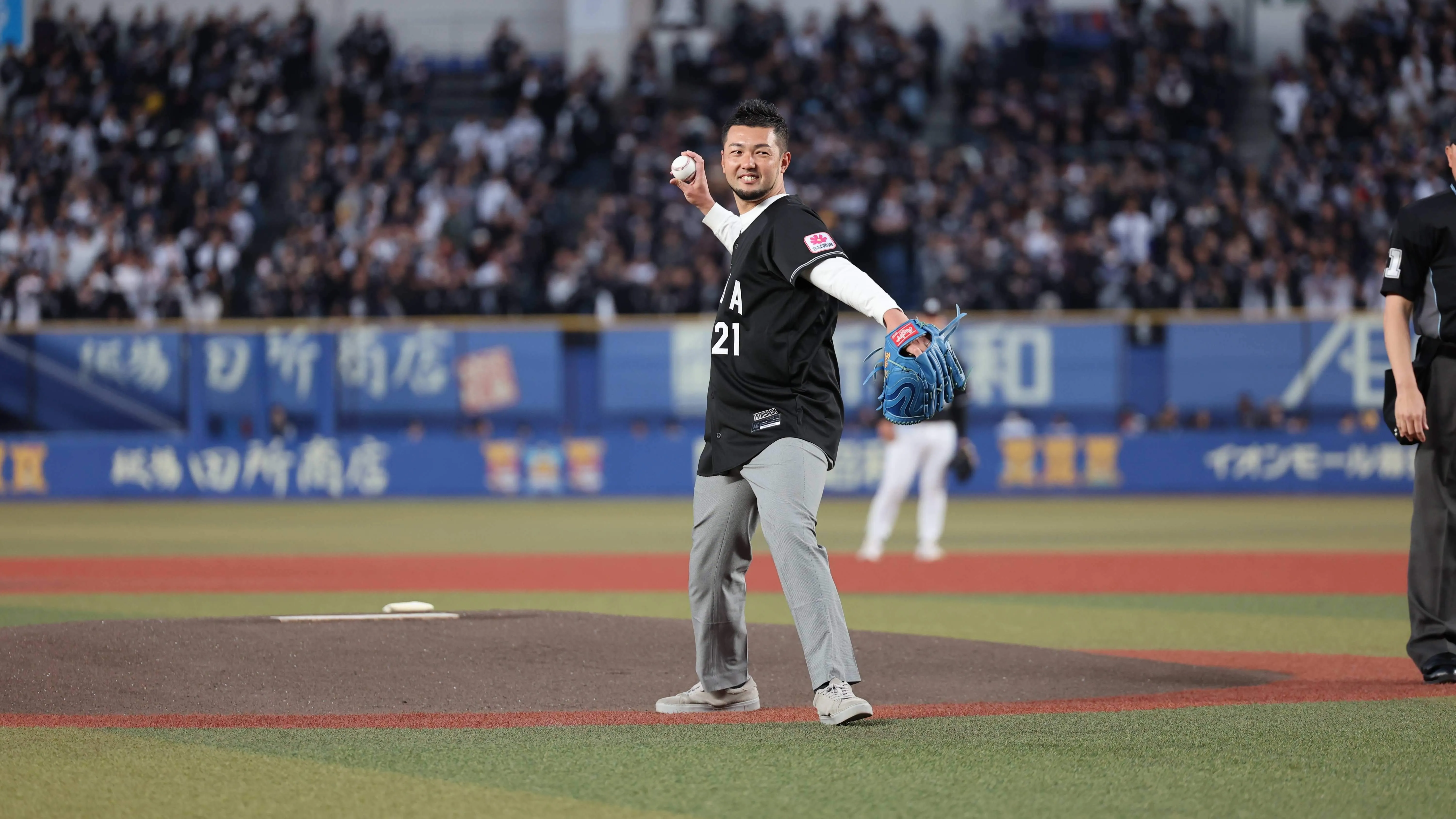 千葉ロッテOB・内竜也さんが始球式「胸が熱くなりました」ファンの声援に感謝