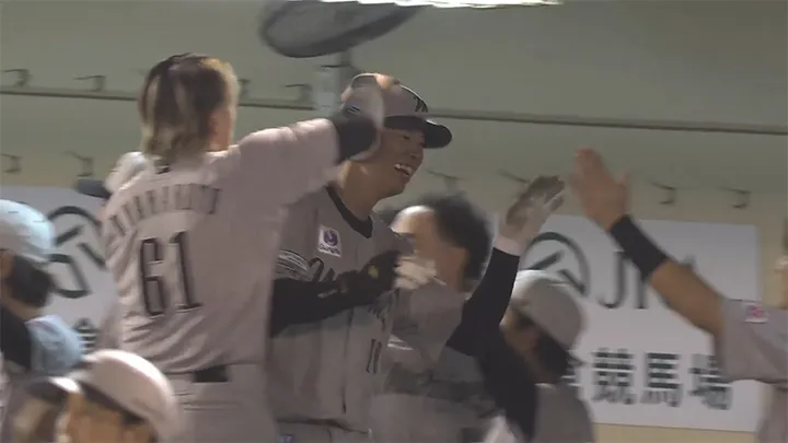 雨中に消えたプロ1号 上田希由翔が放った“2本のプロ初本塁打”を振り返る