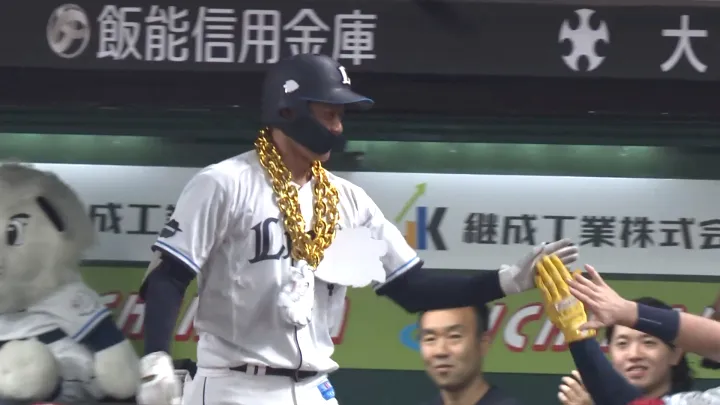 石井一成に7号ソロ！　一軍復帰後3試合連続打点と打線をけん引