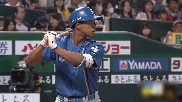 万波中正が18号ソロ！　逆方向への一発で先制