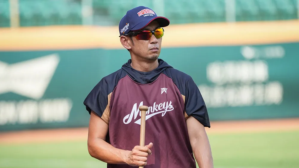 試合前に指導を行う川岸氏【TSNA提供】