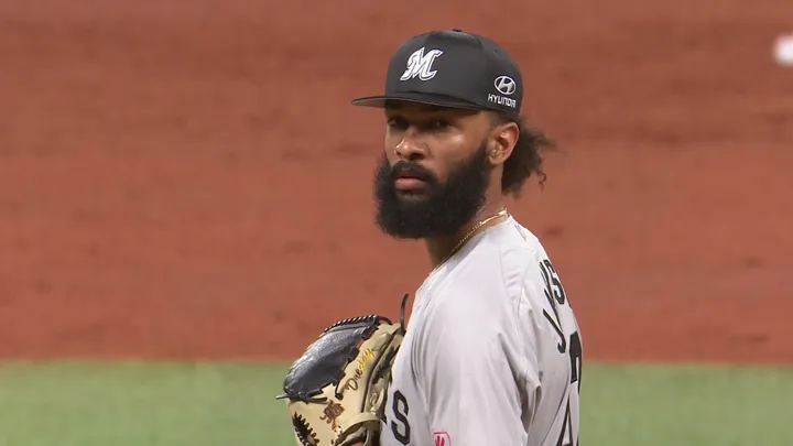 ジャクソンが移籍後初登板で初白星！　千葉ロッテが接戦を制す