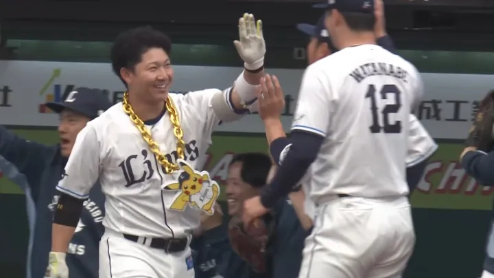 古賀悠斗が今季初本塁打の先制3ラン！　レフトスタンドポール際への一発