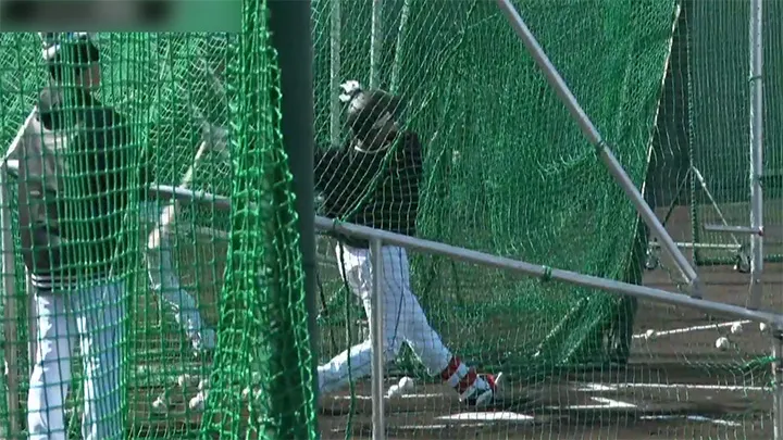 【キャンプ動画】昨季新人王・西川史礁、フリー打撃で柵越え【千葉ロッテ・2月1日】