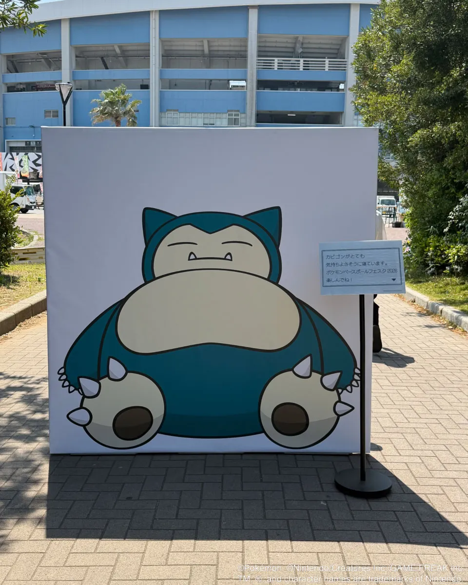 カビゴンがとても気持ちよさそうに寝ている…ポケモンのふえで起こせるかも？【写真：筆者撮影】