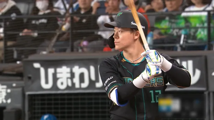 矢澤宏太が先頭打者ホームラン！　上沢直之の速球を2階席へ