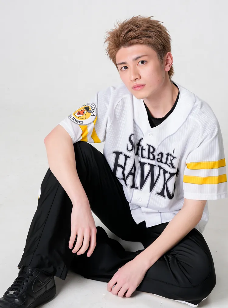 "Acrobat performer" Yoshito © SoftBank HAWKS