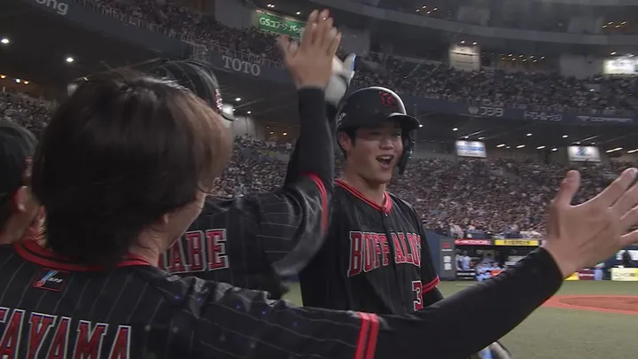 太田椋が8号満塁弾！　2点差に詰め寄る一発を放つ
