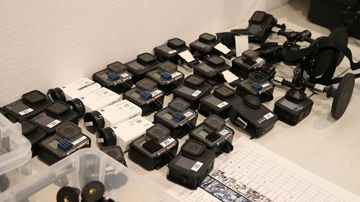 各場所に設置される約30台の小型カメラ ©PLM