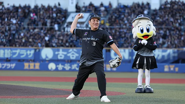 ピエール瀧さんがファーストピッチ登板 「本当に身に余る光栄です」