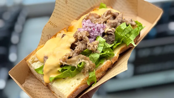 野球観戦といえば！　マリーンズの豪快アメリカンドッグ【パ・リーググルメ部 #4】