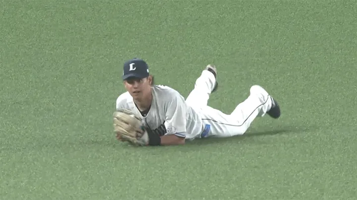 ダイビングキャッチで窮地を救う！　三井GG賞・西川愛也の華麗なる守備