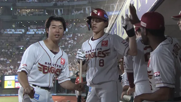 東北楽天ゴールデンイーグルス・武藤敦貴選手(左)と辰己涼介選手(右)©パーソル パ・リーグTV