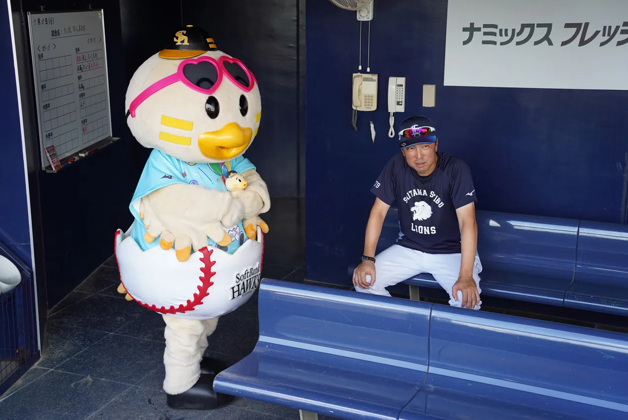 パ・リーグ選抜チーム監督 小関竜也二軍監督(埼玉西武ライオンズ)にごあいさつしたり