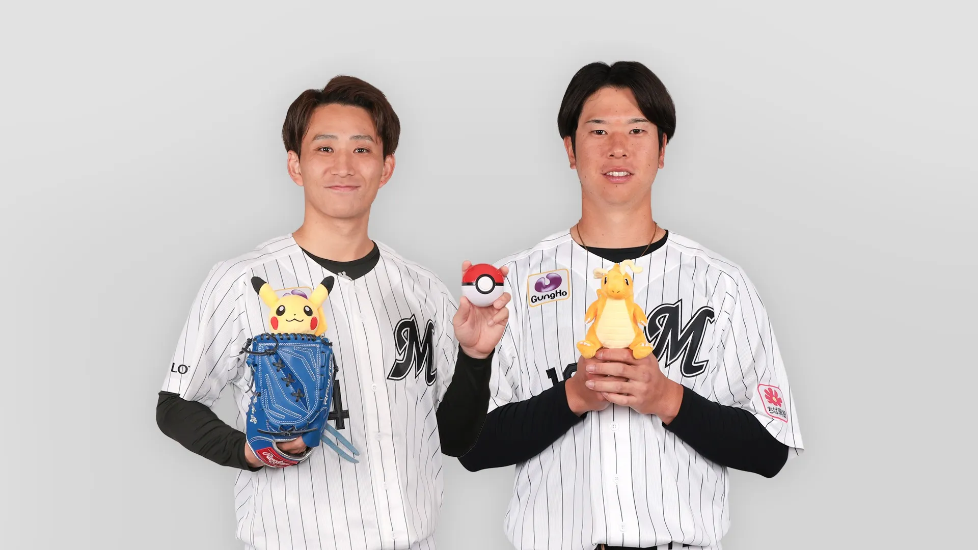 千葉ロッテ・小島和哉投手（左）と上田希由翔選手（右）【写真：球団提供】