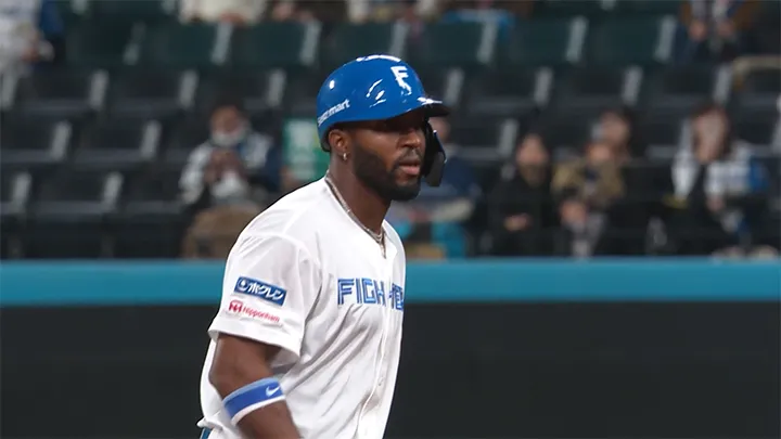 新加入・カストロが8回裏に同点の2点適時打　終盤に粘りを見せ引き分けに