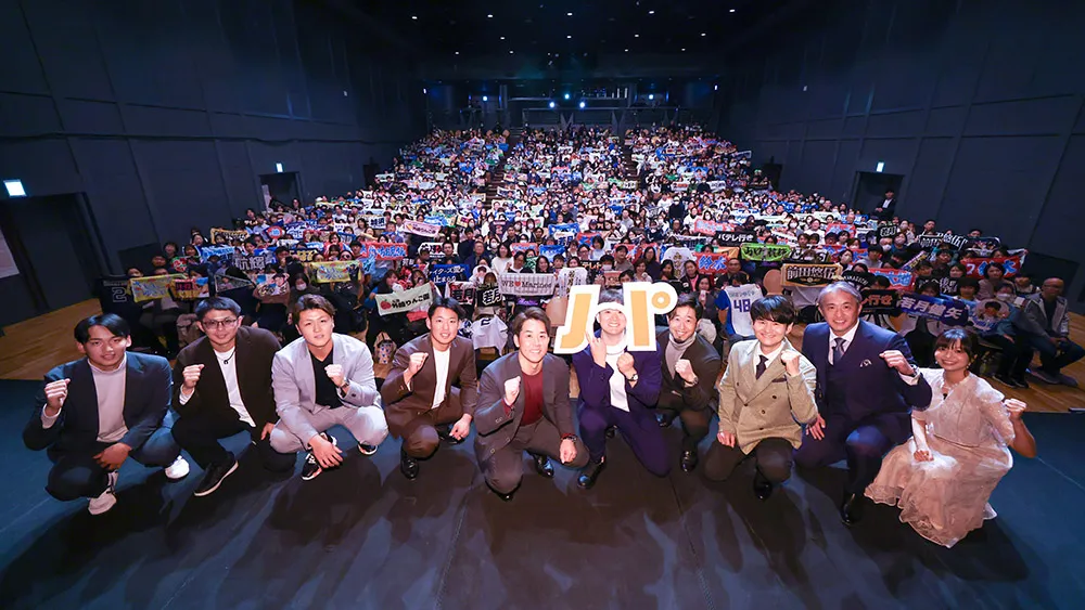 来場者の方々との記念写真 ©PLM