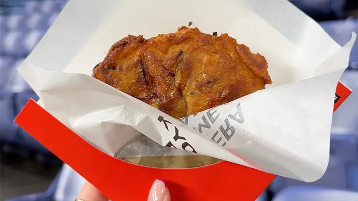 ワンハンドで食べやすい手焼きのチヂミ【パ・リーググルメ部 #15】