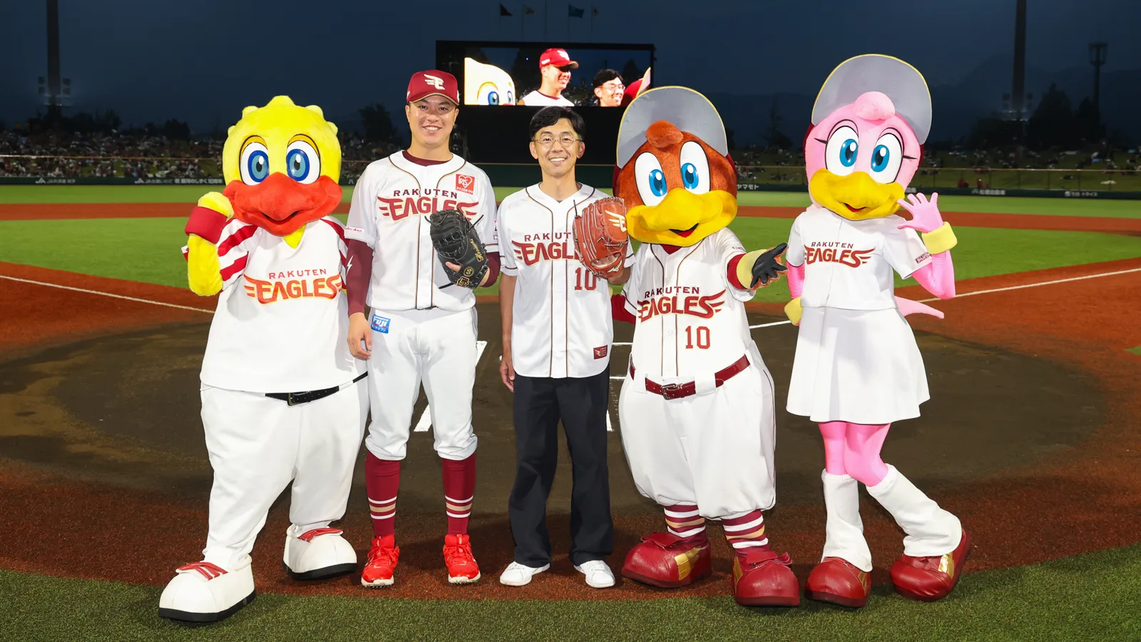 「楽天イーグルスの勝利、あると思います！」天津木村さんが岩手開催試合のセレモニアルピッチに登場