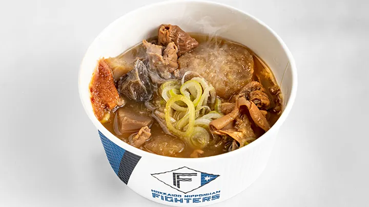 横浜で1日300杯売れる味をエスコンフィールドで！　こだわりのもつ煮込み【パ・リーググルメ部 #69】
