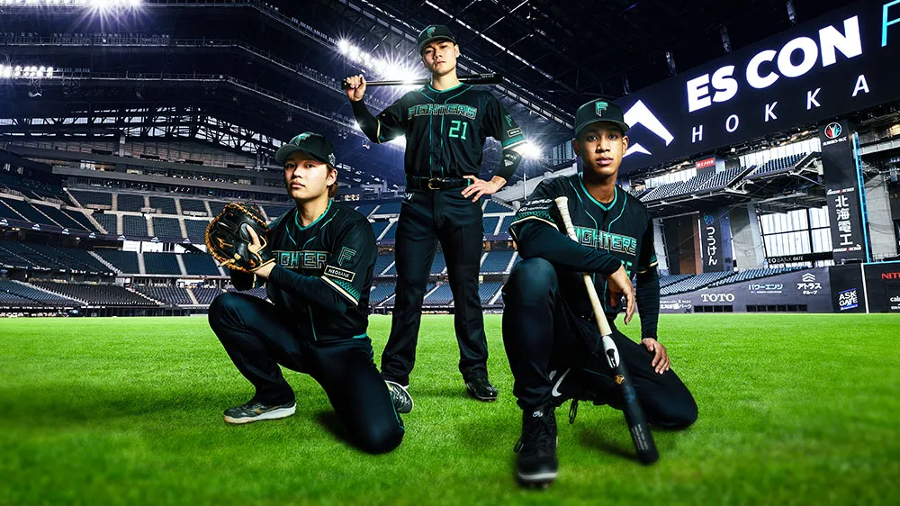 エスコンフィールドユニフォームを身にまとった田宮裕涼選手、清宮幸太郎選手、万波中正選手【写真：球団提供】