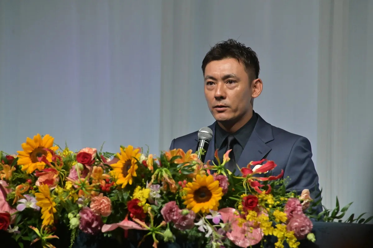 El jugador Kuriyama compareció en la rueda de prensa. Mientras hablaba con una expresión seria, ocasionalmente se le escapaba una sonrisa. ©PLM