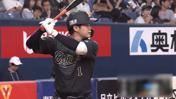 太田椋が先制5号ソロ！　隅田知一郎の直球を捉える