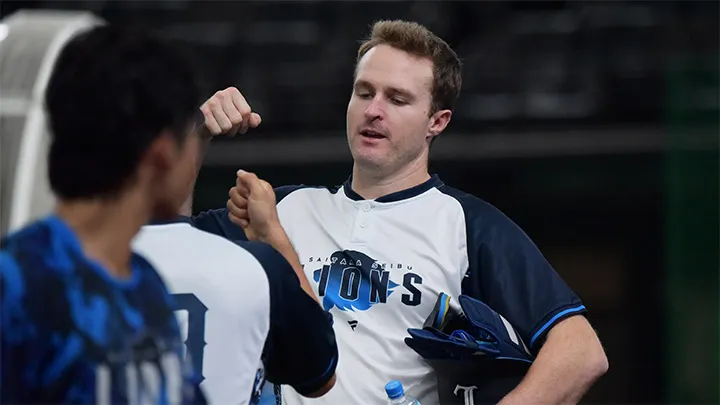 Nevin tenía previsto regresar a casa al día siguiente del último partido en casa. Se le vio chocando los puños durante el entrenamiento. (Foto: Autor)