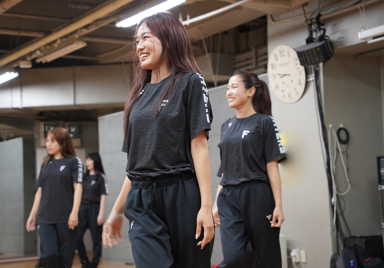(左)水落桃子さん(右)水落桜子さん