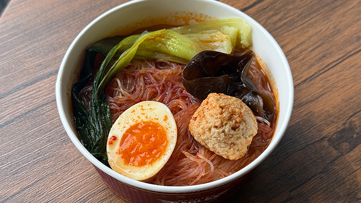 話題のグルメをスタジアムで。本格派の冷たい麻辣湯【パ・リーググルメ部 #153】